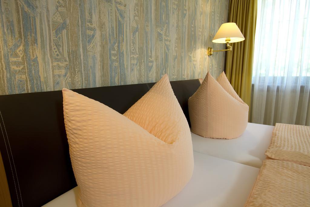 Gaestehaus Hebinger Am Schlosspark Deidesheim Quarto foto