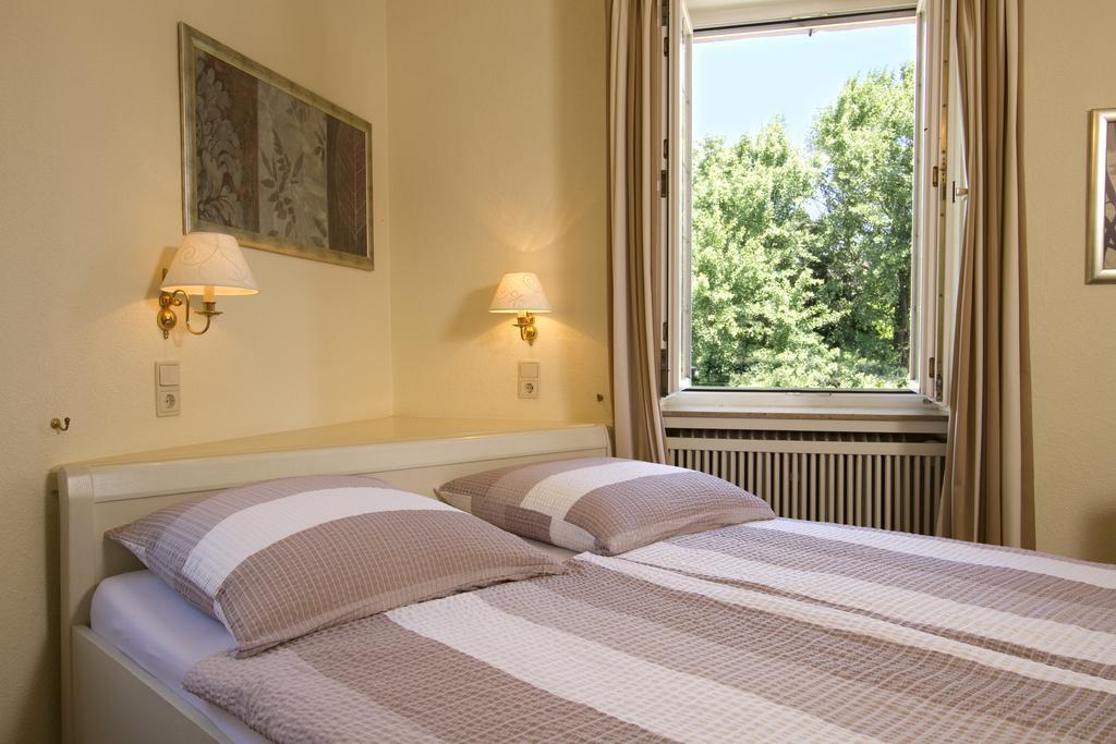 Gaestehaus Hebinger Am Schlosspark Deidesheim Quarto foto